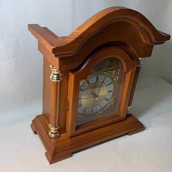 Daniel Dakota Westminster Chime Vintage Quartz Beautiful Chimes Brown Wood - Picture 4 of 15